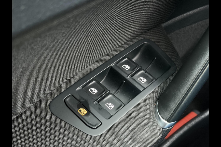 Volkswagen e-Golf e-Golf ✓SOH 85,18 %✓2e Eigenaar✓Carplay✓Navi✓Clima✓Cruise✓Pdc V+A✓136pk✓Lm velgen✓Bj 12-2018✓N.A.P✓Apk tot 10-2027