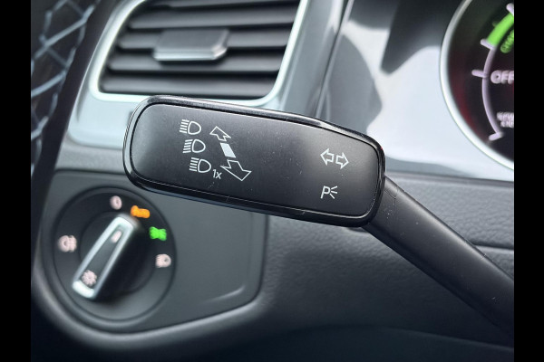 Volkswagen e-Golf e-Golf ✓SOH 85,18 %✓2e Eigenaar✓Carplay✓Navi✓Clima✓Cruise✓Pdc V+A✓136pk✓Lm velgen✓Bj 12-2018✓N.A.P✓Apk tot 10-2027