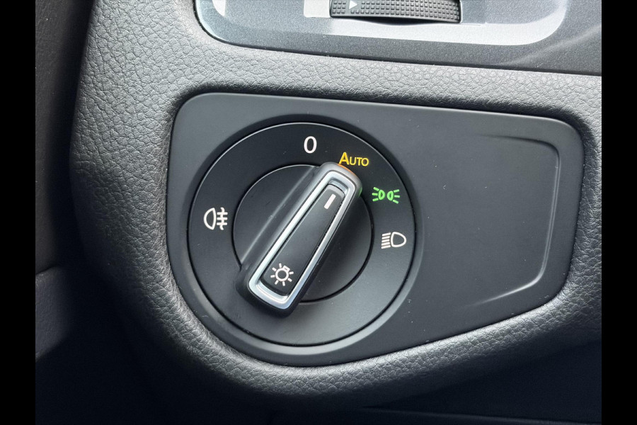 Volkswagen e-Golf e-Golf ✓SOH 85,18 %✓2e Eigenaar✓Carplay✓Navi✓Clima✓Cruise✓Pdc V+A✓136pk✓Lm velgen✓Bj 12-2018✓N.A.P✓Apk tot 10-2027