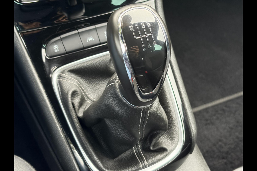 Opel Astra Sports Tourer 1.2 Elegance ✓110pk✓Camera✓Carplay✓Navi✓Halfleder✓Keyless✓Trekhaak✓Pdc V+A✓Clima✓Cruise✓Elekt Stoel✓Recent beurt gehad✓Dodehoeksensor✓Rijstrooksensor✓Lm velgen✓N.A.P✓Apk tot 11-2027