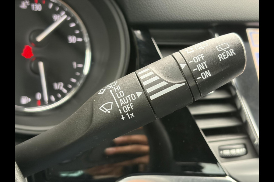 Opel Astra Sports Tourer 1.2 Elegance ✓110pk✓Camera✓Carplay✓Navi✓Halfleder✓Keyless✓Trekhaak✓Pdc V+A✓Clima✓Cruise✓Elekt Stoel✓Recent beurt gehad✓Dodehoeksensor✓Rijstrooksensor✓Lm velgen✓N.A.P✓Apk tot 11-2027