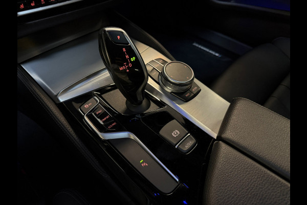 BMW 5 Serie 520i M-Sport|SERVICE-INCLUSIVE|PANO|MEMORY|NAP|SFEERVERLICHTING|STOELVENTILATIE|DISPLAY-KEY|