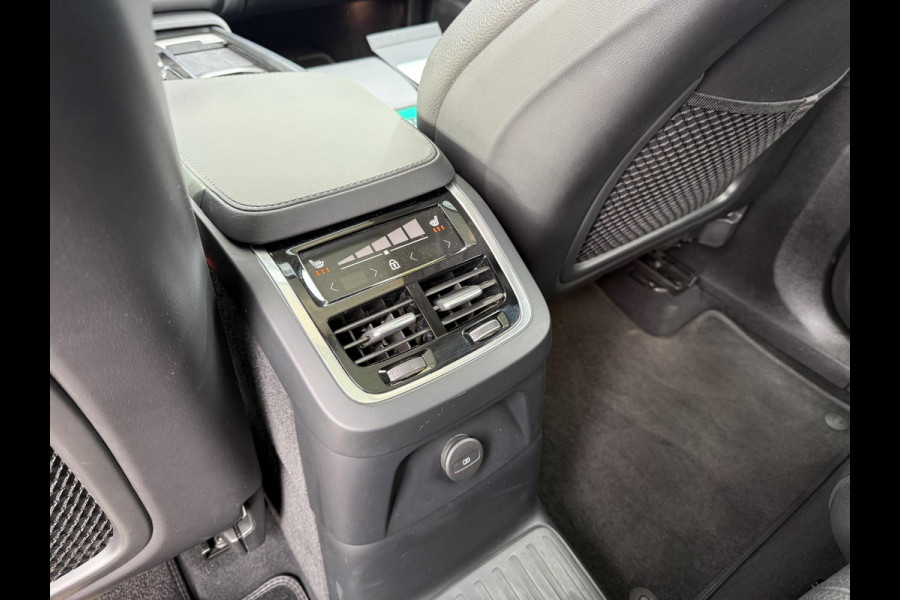 Volvo XC90 Volvo XC90 T8 Plug-in Hybrid ULTIMATE Bright VAN:54.900,- VOOR: 52.877,- UW HERFSTVOORDEEL:2.023,-| SOH 100%| 7 PERSOONS| HARMAN KARDON| 360 CAMERA| ELEK. TREKHAAK|  PANO| ACHTERBANK VERWARMD| HUD| PILOT ASSIST| VOLVO DEALER ONDERHOUDEN|