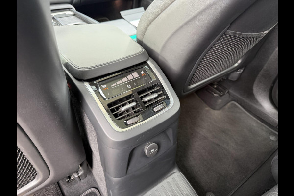 Volvo XC90 Volvo XC90 T8 Plug-in Hybrid ULTIMATE Bright VAN:54.900,- VOOR: 52.877,- UW HERFSTVOORDEEL:2.023,-| SOH 100%| 7 PERSOONS| HARMAN KARDON| 360 CAMERA| ELEK. TREKHAAK|  PANO| ACHTERBANK VERWARMD| HUD| PILOT ASSIST| VOLVO DEALER ONDERHOUDEN|