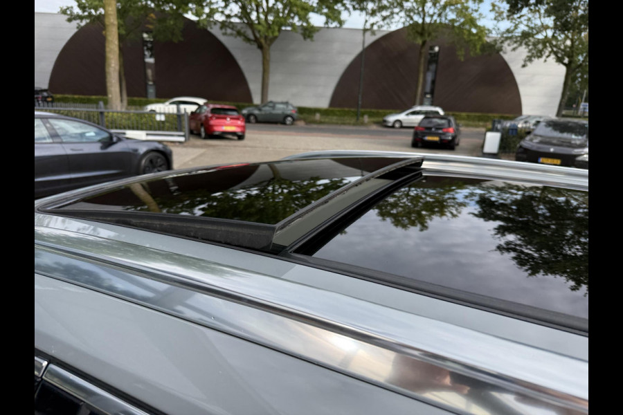 Volvo XC90 Volvo XC90 T8 Plug-in Hybrid ULTIMATE Bright VAN:54.900,- VOOR: 52.877,- UW HERFSTVOORDEEL:2.023,-| SOH 100%| 7 PERSOONS| HARMAN KARDON| 360 CAMERA| ELEK. TREKHAAK|  PANO| ACHTERBANK VERWARMD| HUD| PILOT ASSIST| VOLVO DEALER ONDERHOUDEN|