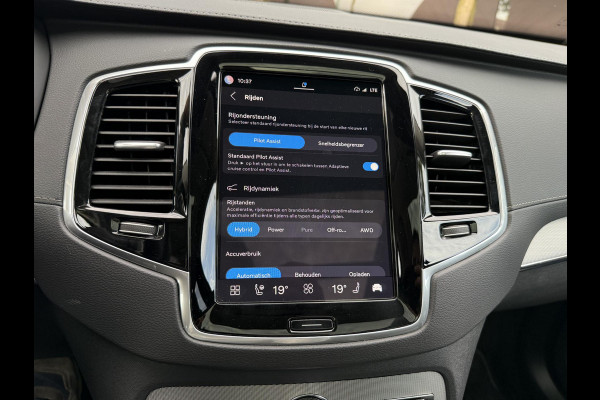 Volvo XC90 Volvo XC90 T8 Plug-in Hybrid ULTIMATE Bright VAN:54.900,- VOOR: 52.877,- UW HERFSTVOORDEEL:2.023,-| SOH 100%| 7 PERSOONS| HARMAN KARDON| 360 CAMERA| ELEK. TREKHAAK|  PANO| ACHTERBANK VERWARMD| HUD| PILOT ASSIST| VOLVO DEALER ONDERHOUDEN|