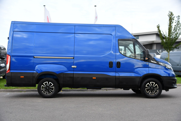 Iveco Daily 35C14V 2.3 352 H2 PB Edition Adaptieve Cruise, Camera, LED, Automaat, Clima, 3500kg Trekgewicht, Multimedia, Uniek!
