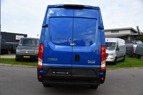 Iveco Daily 35C14V 2.3 352 H2 PB Edition Adaptieve Cruise, Camera, LED, Automaat, Clima, 3500kg Trekgewicht, Multimedia, Uniek!