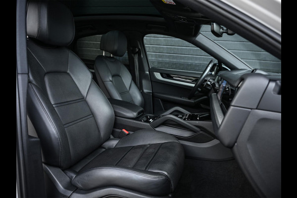 Porsche Cayenne Coupé 3.0 E-Hybrid | Panoramadak | NL-Auto | Dealeronderhouden | Sport Chrono | Bose | Memory Seats | Stoelverwarming + Ventilatie | Luchtvering | Stuurverwaming | Trekhaak |