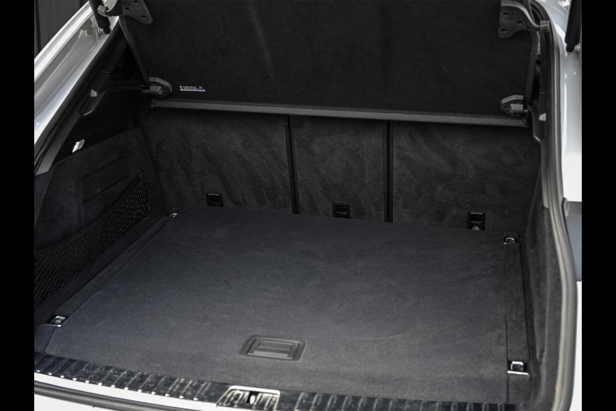 Porsche Cayenne Coupé 3.0 E-Hybrid | Panoramadak | NL-Auto | Dealeronderhouden | Sport Chrono | Bose | Memory Seats | Stoelverwarming + Ventilatie | Luchtvering | Stuurverwaming | Trekhaak |