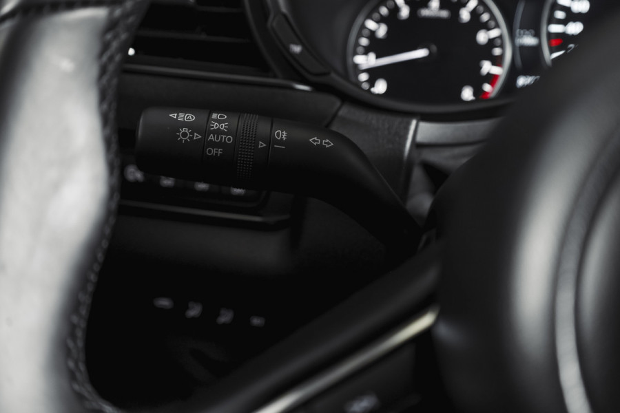 Mazda CX-30 2.0 e-SkyActiv-X 186 PK M Hybrid Nagisa Org. NL. | Adapt. Cruise | Trekhaak | Stoelverw. | PDC | Camera | NAV + App. Connect | ECC | Bose | Elek. Klep | LM 18" |