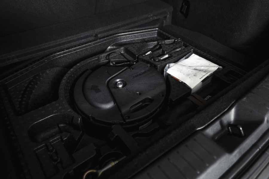 Mazda CX-30 2.0 e-SkyActiv-X 186 PK M Hybrid Nagisa Org. NL. | Adapt. Cruise | Trekhaak | Stoelverw. | PDC | Camera | NAV + App. Connect | ECC | Bose | Elek. Klep | LM 18" |