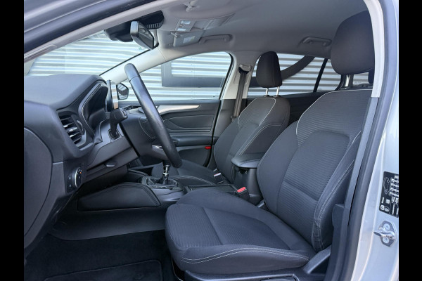 Ford FOCUS Wagon 1.0 EcoBoost Titanium Business 2e Eigenaar|Navi|Camera|Trekhaak|Clima|Stoelverwarming|PDC V+A|Carplay|APK tot 04-2027