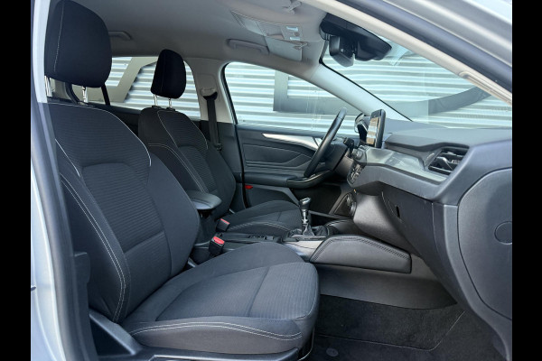 Ford FOCUS Wagon 1.0 EcoBoost Titanium Business 2e Eigenaar|Navi|Camera|Trekhaak|Clima|Stoelverwarming|PDC V+A|Carplay|APK tot 04-2027