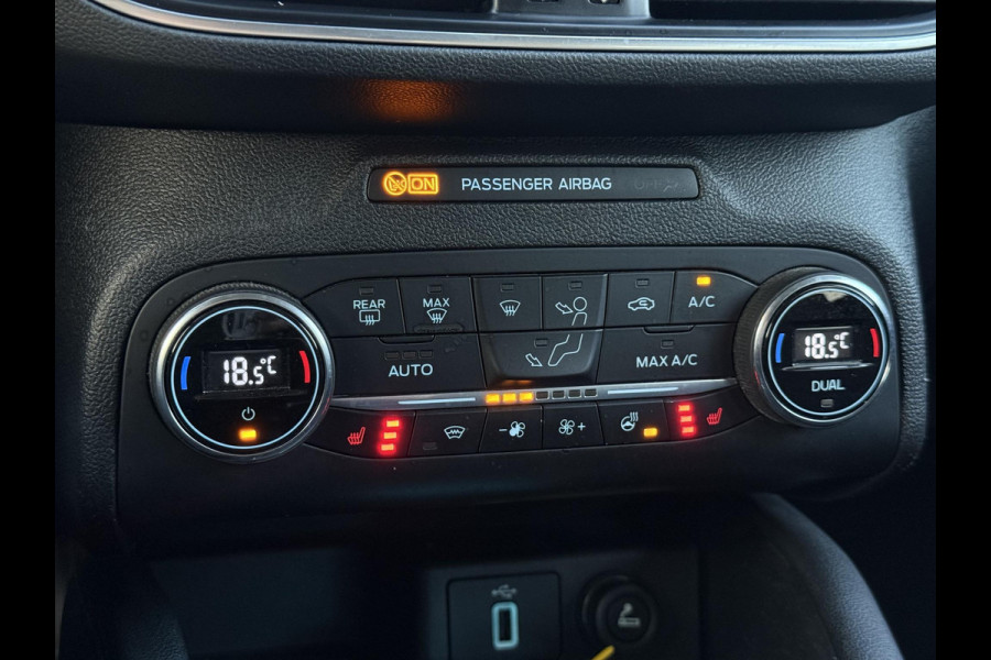 Ford FOCUS Wagon 1.0 EcoBoost Titanium Business 2e Eigenaar|Navi|Camera|Trekhaak|Clima|Stoelverwarming|PDC V+A|Carplay|APK tot 04-2027