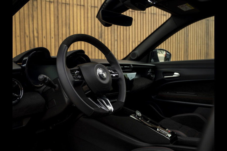 Alfa Romeo junior Elettrica Veloce 54 kWh | Corsa stoelen | Pano-dak | Techno Pack | Sport Pack