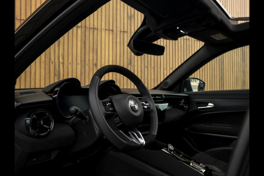 Alfa Romeo junior Elettrica Veloce 54 kWh | Corsa stoelen | Pano-dak | Techno Pack | Sport Pack