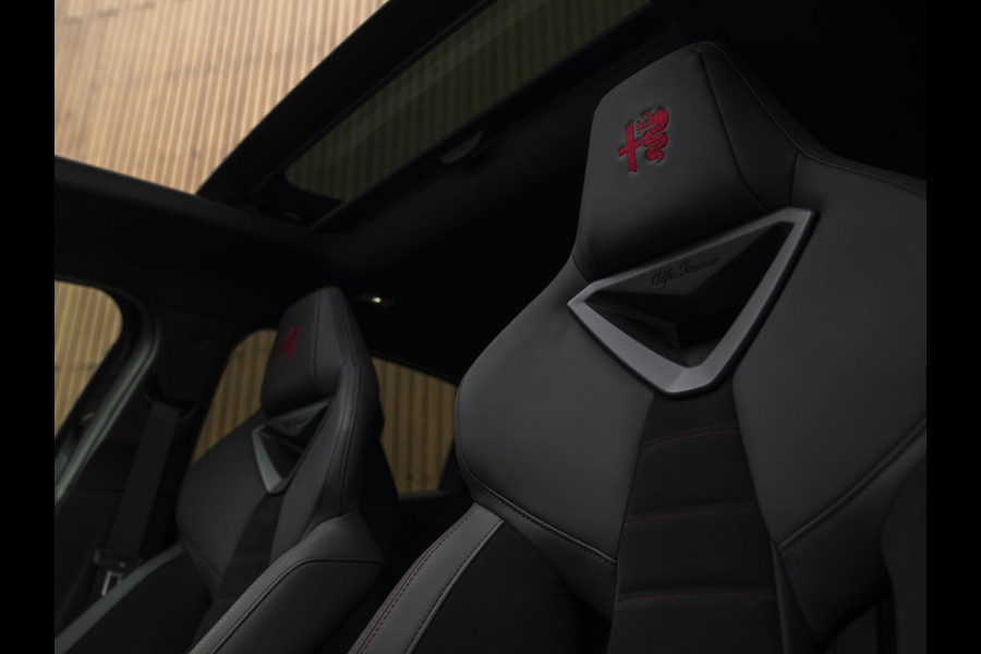Alfa Romeo junior Elettrica Veloce 54 kWh | Corsa stoelen | Pano-dak | Techno Pack | Sport Pack