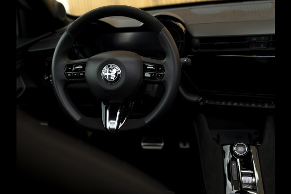 Alfa Romeo junior Elettrica Veloce 54 kWh | Corsa stoelen | Pano-dak | Techno Pack | Sport Pack