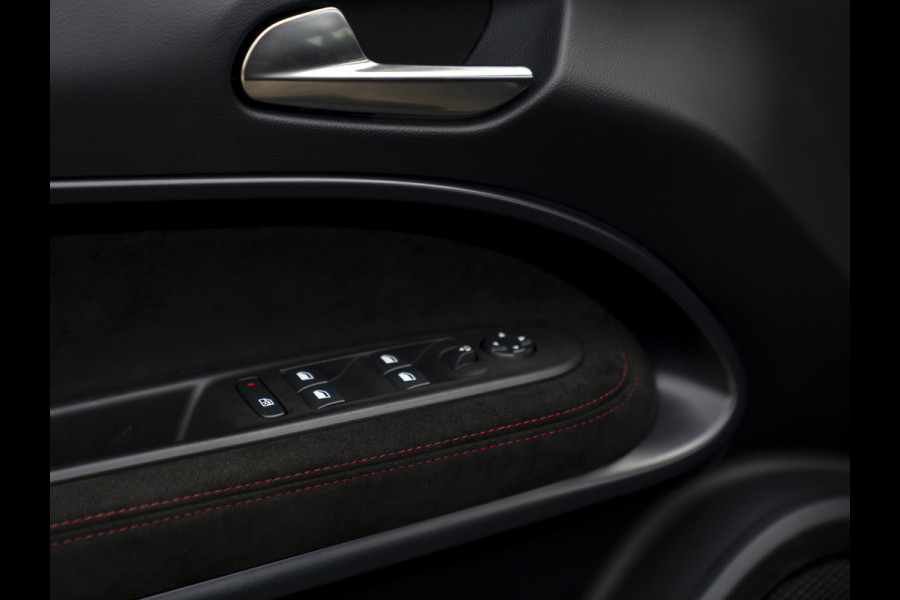 Alfa Romeo junior Elettrica Veloce 54 kWh | Corsa stoelen | Pano-dak | Techno Pack | Sport Pack