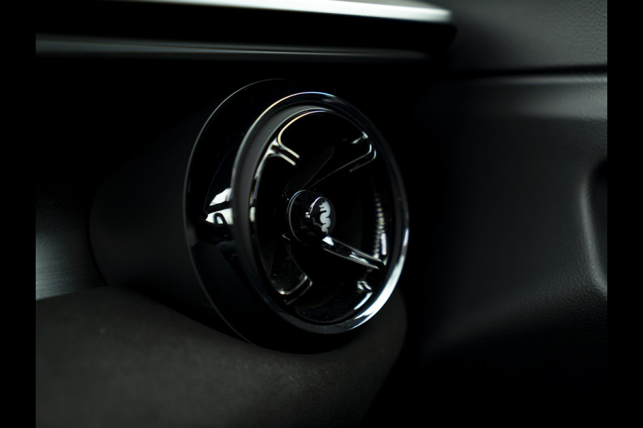 Alfa Romeo junior Elettrica Veloce 54 kWh | Corsa stoelen | Pano-dak | Techno Pack | Sport Pack