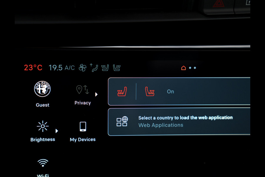 Alfa Romeo junior Elettrica Veloce 54 kWh | Corsa stoelen | Pano-dak | Techno Pack | Sport Pack