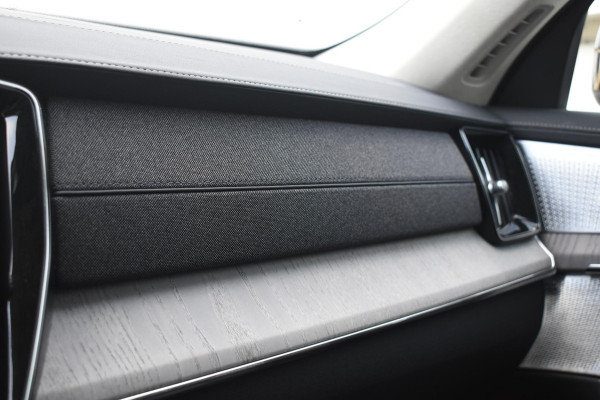 Volvo XC90 T8 455PK Plug-in hybrid AWD Ultra Dark / Bowers & Wilkins / Luchtvering / Head-Up Display / 360 Camera / Massagestoelen / Elektrisch bedienbare stoelen met geheugen / Stoelventilatie / Nappaleder / Elektrisch uitklapbare trekhaak
