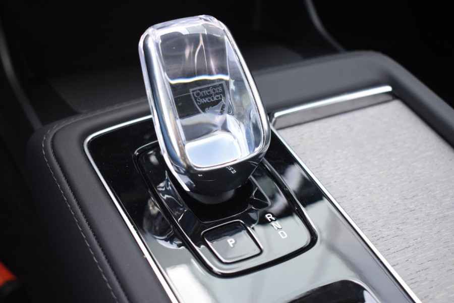 Volvo XC90 T8 455PK Plug-in hybrid AWD Ultra Dark / Bowers & Wilkins / Luchtvering / Head-Up Display / 360 Camera / Massagestoelen / Elektrisch bedienbare stoelen met geheugen / Stoelventilatie / Nappaleder / Elektrisch uitklapbare trekhaak