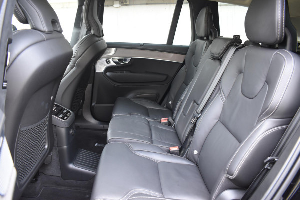 Volvo XC90 T8 455PK Plug-in hybrid AWD Ultra Dark / Bowers & Wilkins / Luchtvering / Head-Up Display / 360 Camera / Massagestoelen / Elektrisch bedienbare stoelen met geheugen / Stoelventilatie / Nappaleder / Elektrisch uitklapbare trekhaak