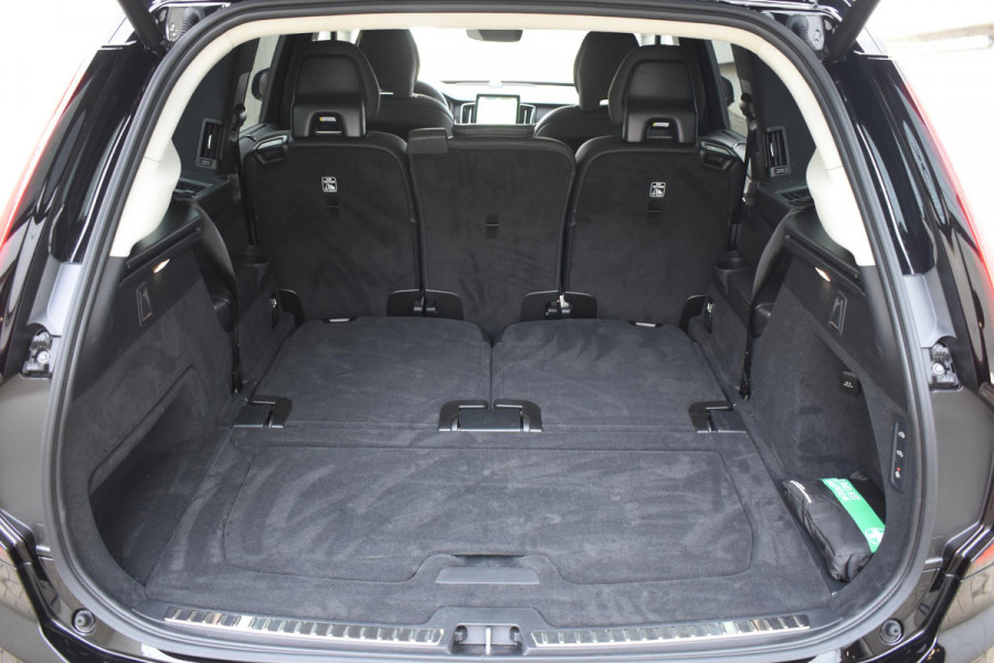 Volvo XC90 T8 455PK Plug-in hybrid AWD Ultra Dark / Bowers & Wilkins / Luchtvering / Head-Up Display / 360 Camera / Massagestoelen / Elektrisch bedienbare stoelen met geheugen / Stoelventilatie / Nappaleder / Elektrisch uitklapbare trekhaak