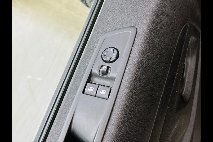 Opel Vivaro 2.0 Diesel 180pk L3 Automaat Dubbele Cabine 2 schuifdeuren Android Auto/Apple CarPlay Navigatie Keyless Entry&Start Climate Control Camera Cruise Control Houten afwerking laadruimte Trekhaak lichtmetalen velgen