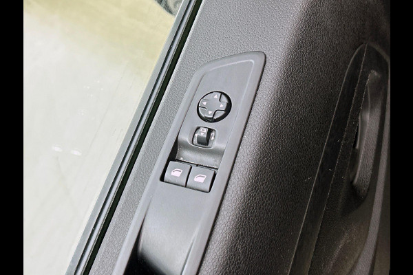 Opel Vivaro 2.0 Diesel 180pk L3 Automaat Dubbele Cabine 2 schuifdeuren Android Auto/Apple CarPlay Navigatie Keyless Entry&Start Climate Control Camera Cruise Control Houten afwerking laadruimte Trekhaak lichtmetalen velgen