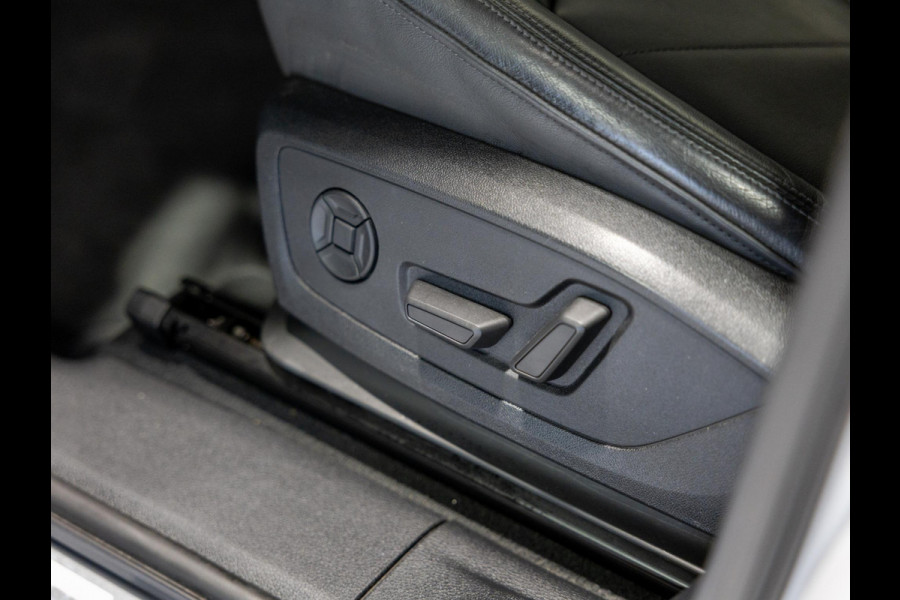 Audi Q3 35 TFSI Advanced / 150pk / Panorama dak / Stoelverwarming / Dodehoek herkenning / Achteruitrij camera /