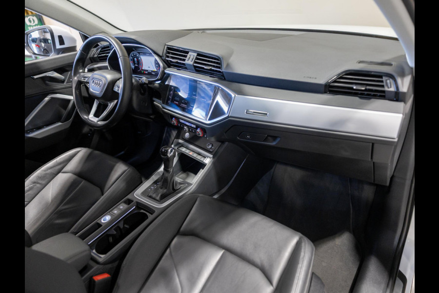 Audi Q3 35 TFSI Advanced / 150pk / Panorama dak / Stoelverwarming / Dodehoek herkenning / Achteruitrij camera /
