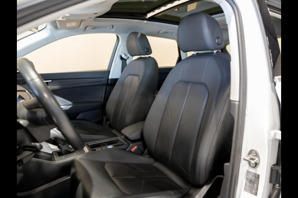 Audi Q3 35 TFSI Advanced / 150pk / Panorama dak / Stoelverwarming / Dodehoek herkenning / Achteruitrij camera /