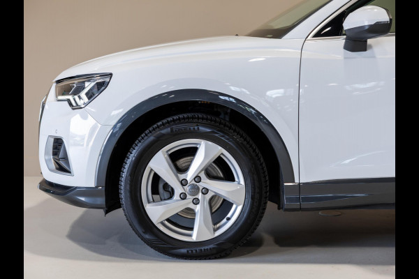 Audi Q3 35 TFSI Advanced / 150pk / Panorama dak / Stoelverwarming / Dodehoek herkenning / Achteruitrij camera /
