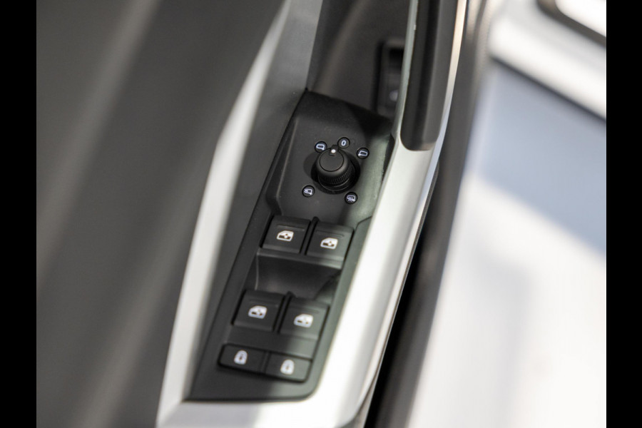 Audi Q3 35 TFSI Advanced / 150pk / Panorama dak / Stoelverwarming / Dodehoek herkenning / Achteruitrij camera /