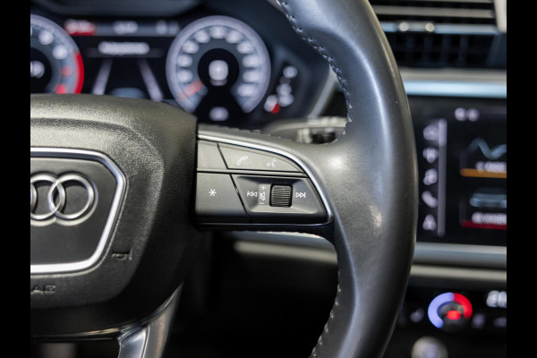 Audi Q3 35 TFSI Advanced / 150pk / Panorama dak / Stoelverwarming / Dodehoek herkenning / Achteruitrij camera /