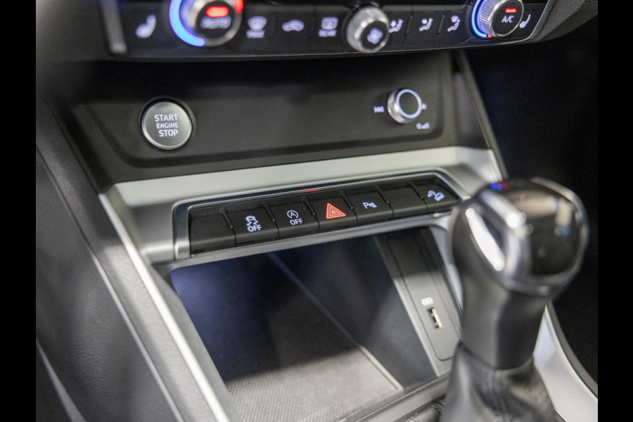 Audi Q3 35 TFSI Advanced / 150pk / Panorama dak / Stoelverwarming / Dodehoek herkenning / Achteruitrij camera /