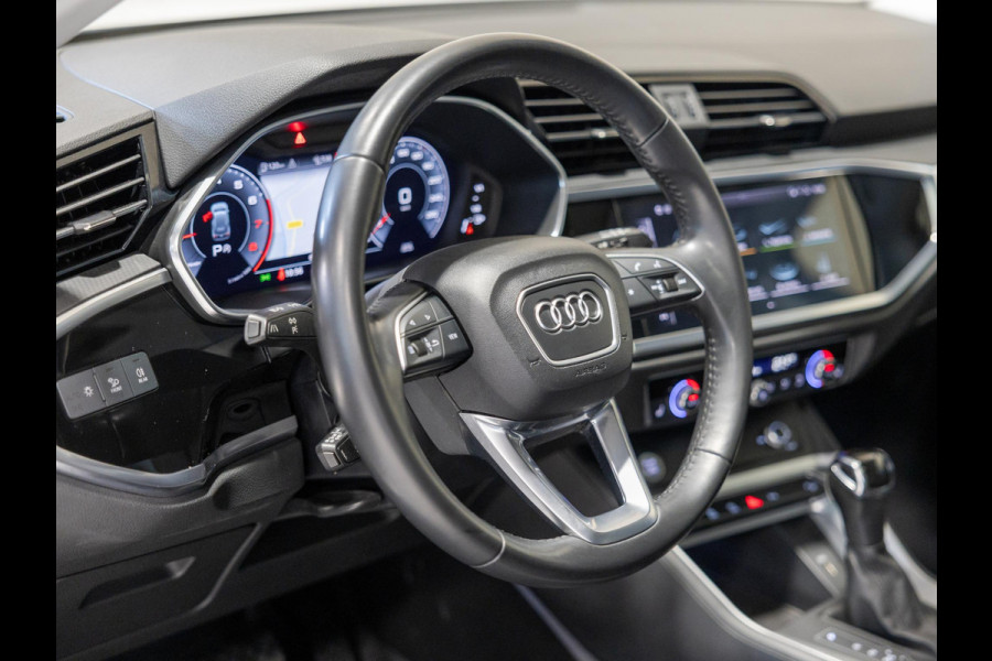 Audi Q3 35 TFSI Advanced / 150pk / Panorama dak / Stoelverwarming / Dodehoek herkenning / Achteruitrij camera /