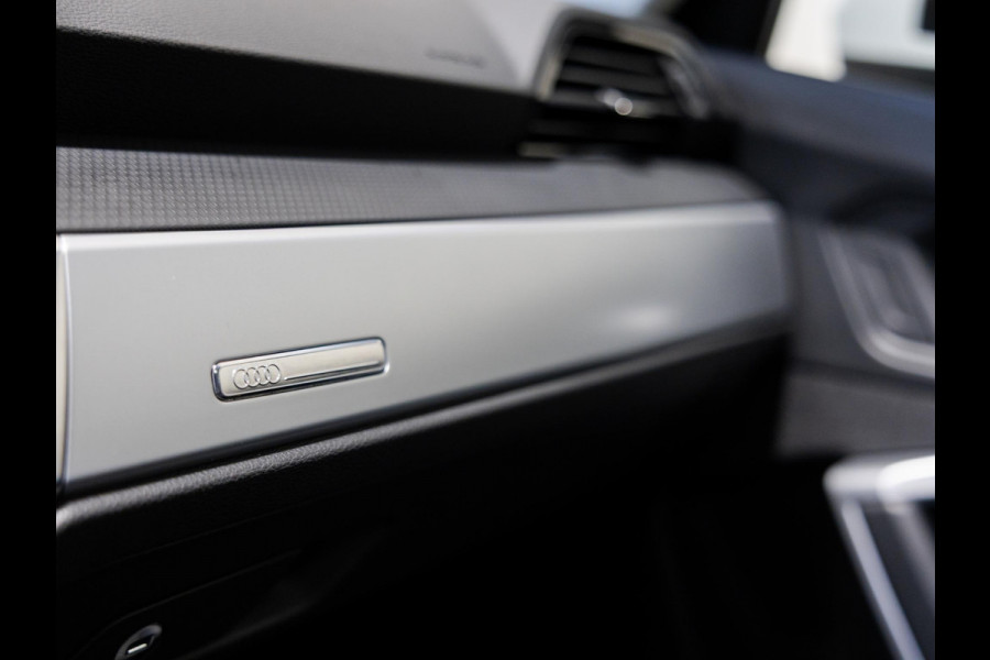 Audi Q3 35 TFSI Advanced / 150pk / Panorama dak / Stoelverwarming / Dodehoek herkenning / Achteruitrij camera /