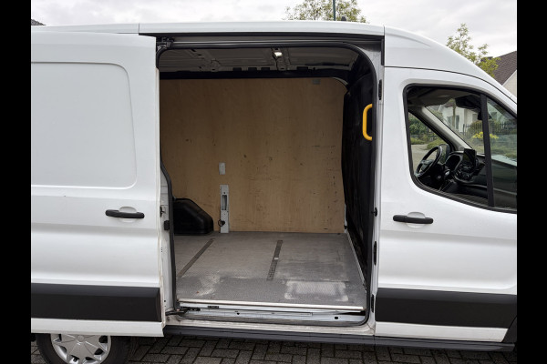 Ford Transit 350 2.0 TDCI 130PK Euro6 Automaat L2H2 Trend ✓ airco ✓ navigatie ✓ camera ✓ APK 04-2027