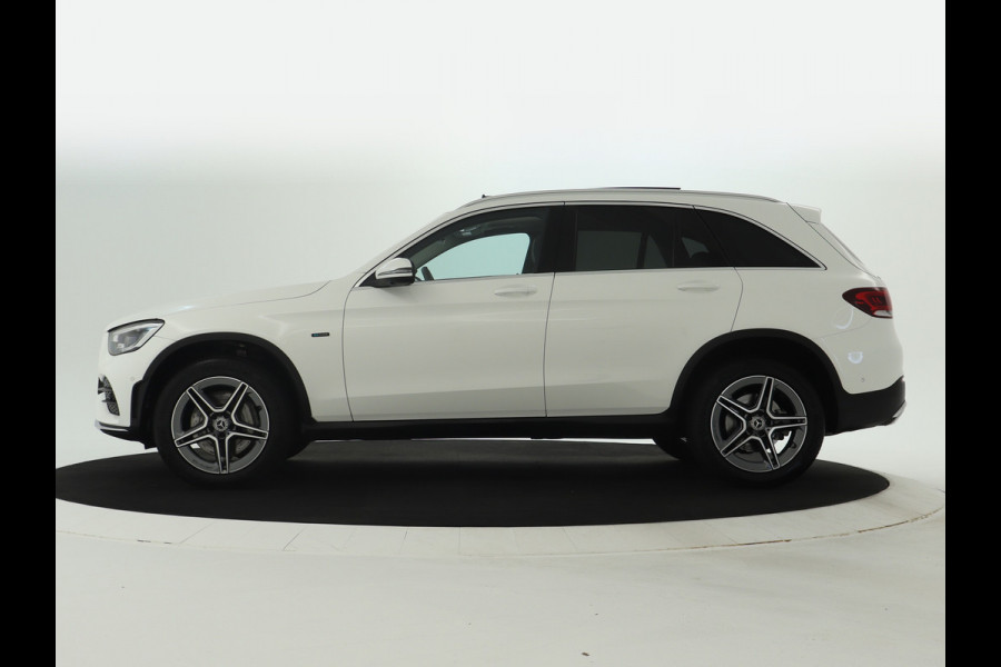 Mercedes-Benz GLC 300 e 4MATIC Premium Plus | Panoramadak | Trekhaak | Nightpakket | Inclusief 24 maanden Mercedes-Benz Certified garantie voor Europa. garage-sale