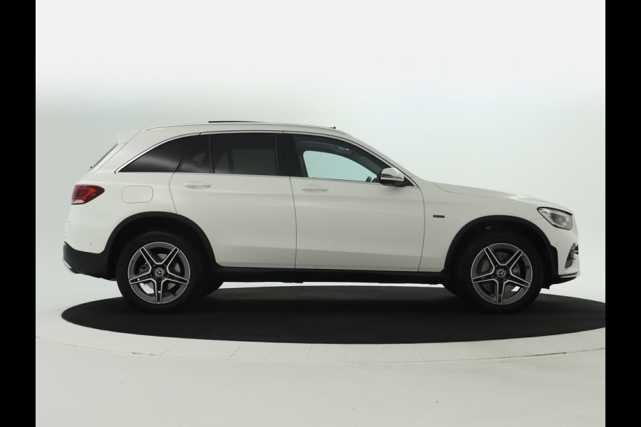 Mercedes-Benz GLC 300 e 4MATIC Premium Plus | Panoramadak | Trekhaak | Nightpakket | Inclusief 24 maanden Mercedes-Benz Certified garantie voor Europa. garage-sale