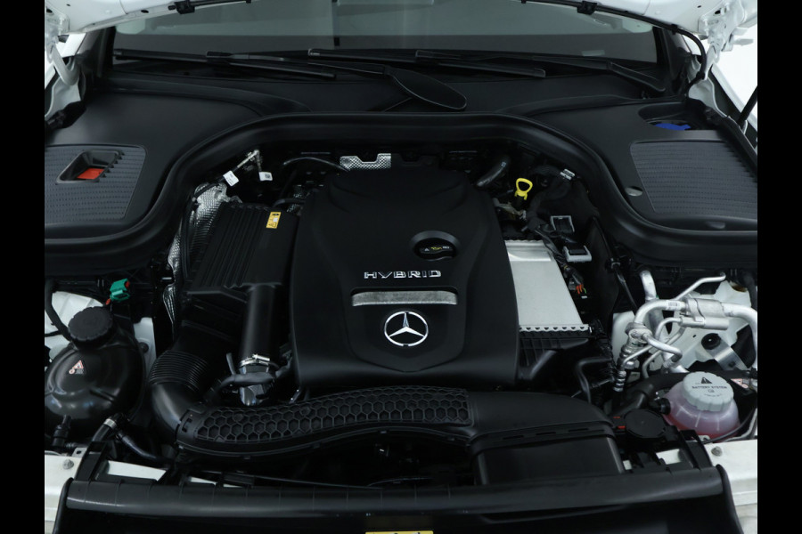 Mercedes-Benz GLC 300 e 4MATIC Premium Plus | Panoramadak | Trekhaak | Nightpakket | Inclusief 24 maanden Mercedes-Benz Certified garantie voor Europa. garage-sale