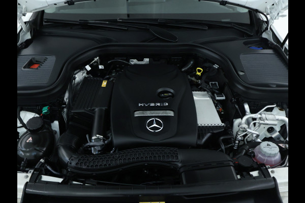 Mercedes-Benz GLC 300 e 4MATIC Premium Plus | Panoramadak | Trekhaak | Nightpakket | Inclusief 24 maanden Mercedes-Benz Certified garantie voor Europa. garage-sale