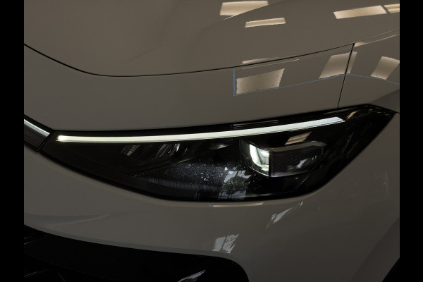 Volkswagen T-Roc 1.5 eTsi R-Line First Edition IQ-light Adaptive-Cruise
