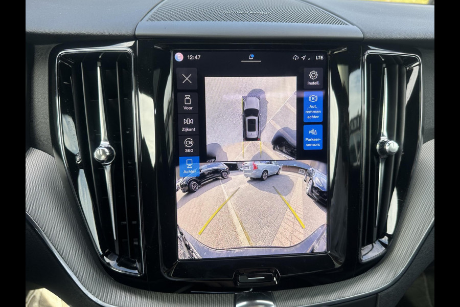Volvo XC60 2.0 T6 Plug-in hybrid AWD Plus Black Edition SHOWROOM PRIJS VAN €51.900,- NU VOOR SLECHTS €49.877,- | LUCHTVERING | ELEK. TREKHAAK | STOEL + STOELVERWARMING | ACHTERBANK VERWAMRD | HARMAN KARDON | RIJKLAAR | FABRIEKS GARANTIE T/M 7-2027 | PANO |