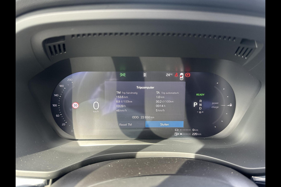 Volvo XC60 2.0 T6 Plug-in hybrid AWD Plus Black Edition SHOWROOM PRIJS VAN €51.900,- NU VOOR SLECHTS €49.877,- | LUCHTVERING | ELEK. TREKHAAK | STOEL + STOELVERWARMING | ACHTERBANK VERWAMRD | HARMAN KARDON | RIJKLAAR | FABRIEKS GARANTIE T/M 7-2027 | PANO |