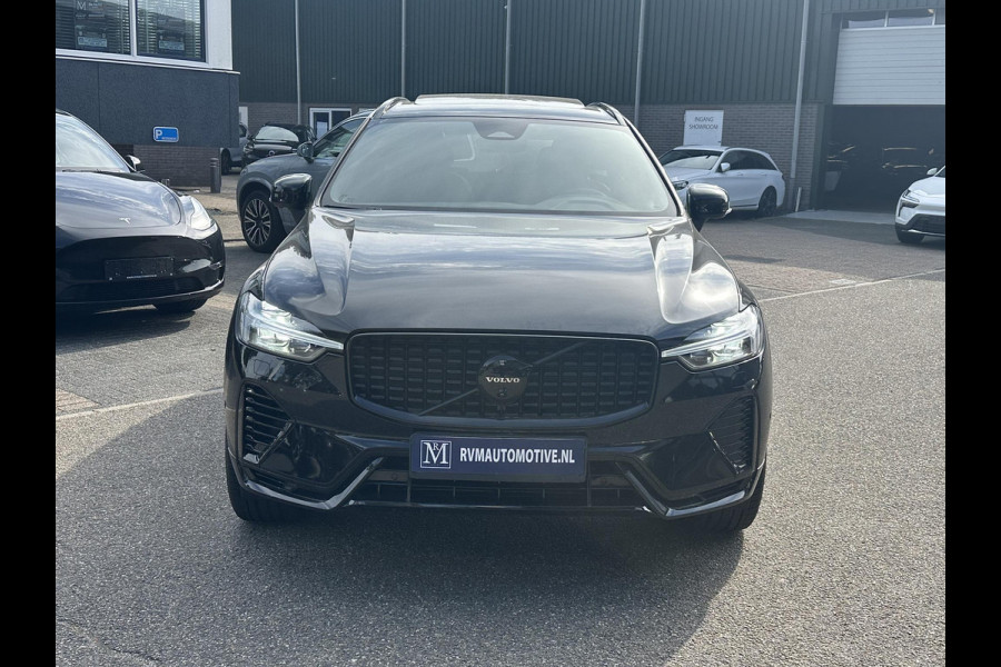 Volvo XC60 2.0 T6 Plug-in hybrid AWD Plus Black Edition SHOWROOM PRIJS VAN €51.900,- NU VOOR SLECHTS €49.877,- | LUCHTVERING | ELEK. TREKHAAK | STOEL + STOELVERWARMING | ACHTERBANK VERWAMRD | HARMAN KARDON | RIJKLAAR | FABRIEKS GARANTIE T/M 7-2027 | PANO |